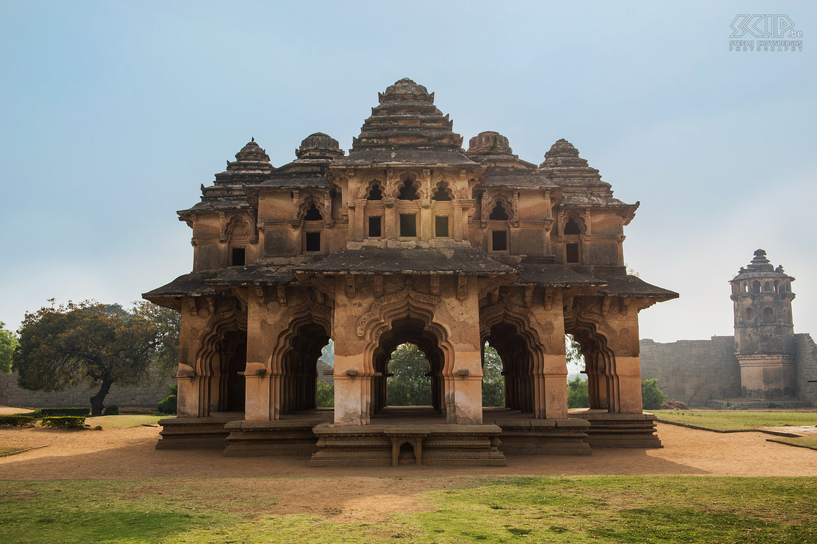 Hampi - Zana enclosure - Lotus Mahal The Zenana enclosure was a secluded area reserved for the royal women of the Vijayanagara Empire. The major attraction is the Lotus Mahal. This pavilion has been designed in the shape of a lotus bud. Stefan Cruysberghs